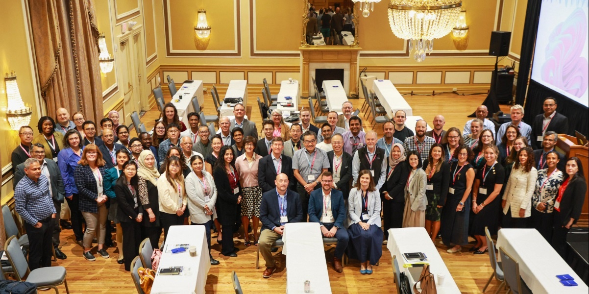 Participants gathered for the ET-19 conference group photograph.