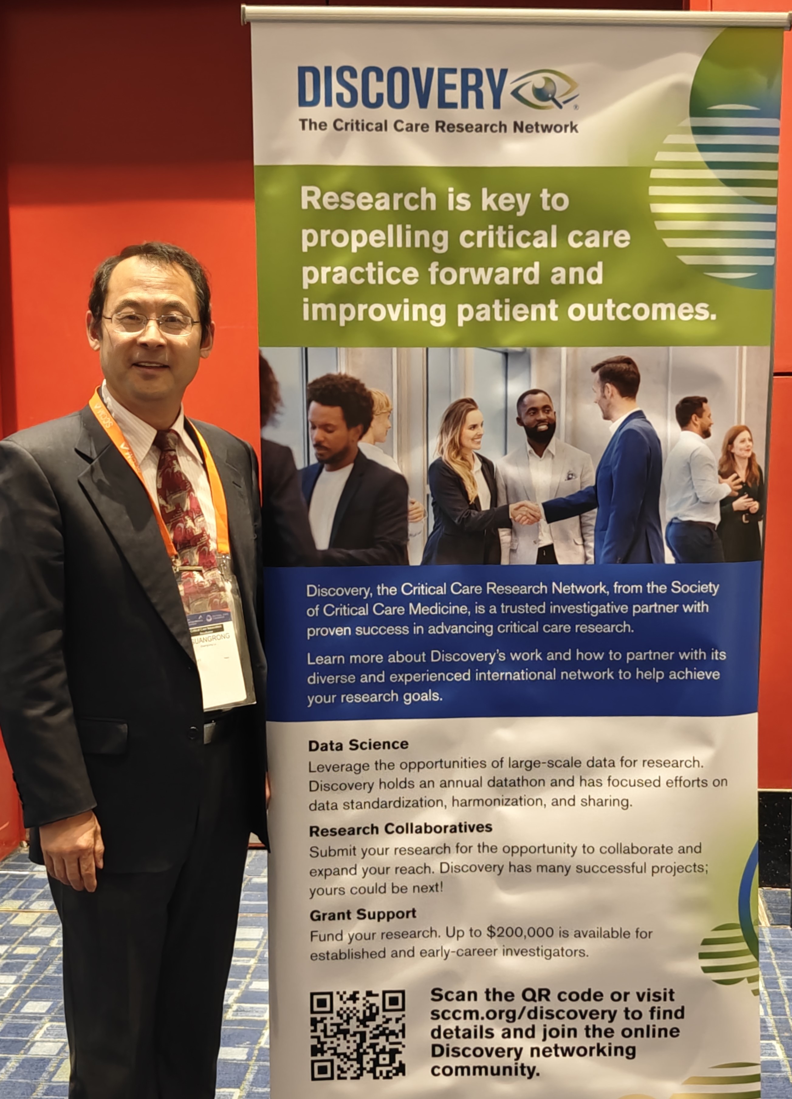 Dr. Guangrong Lu beside the SCCM Discovery Critical Care Research Network banner.