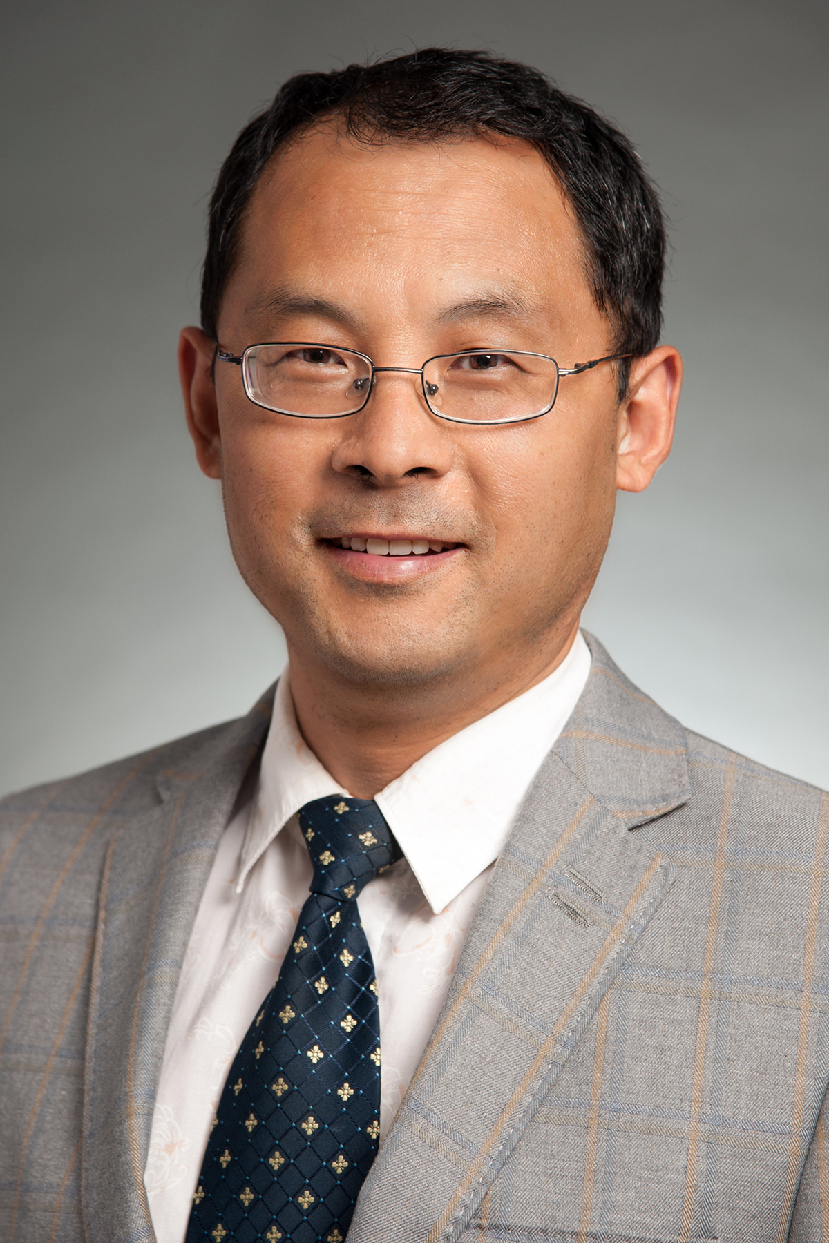 Portrait of Guangrong Lu, MD, MBA